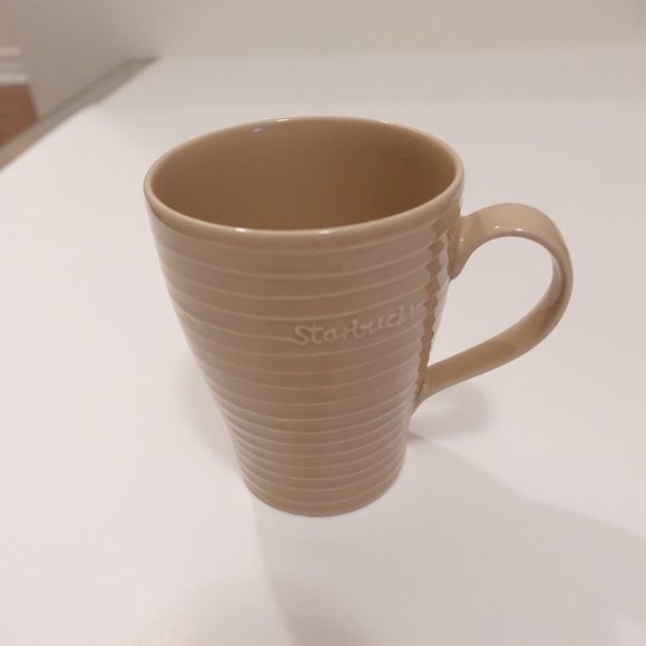 Set of 3 Starbucks mugs 2009, 2010, 2017 - Picture 6 of 10
